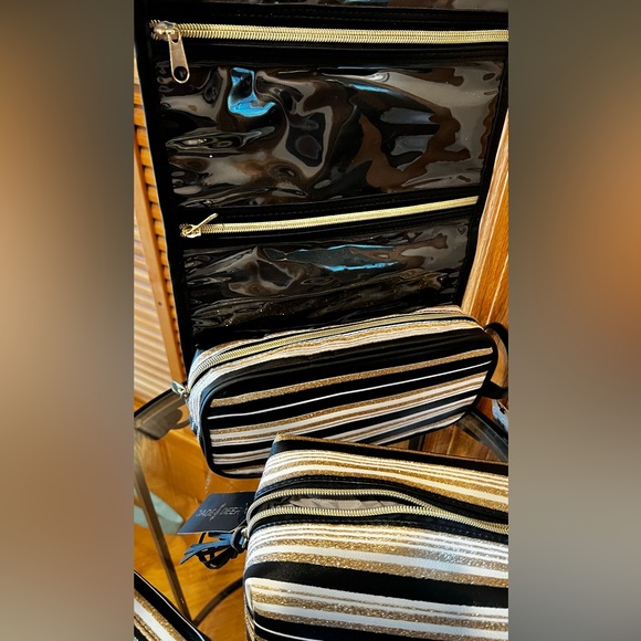 Gold Stripes Travel Makeup and Jewelry Pouches Set | NWT ✨ - Picture 4 of 6